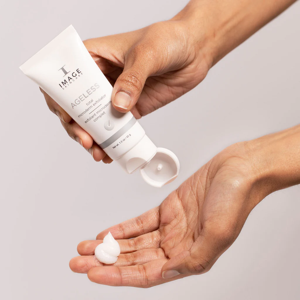 AGELESS-TOTAL-MICRODERM-EXFOLIATOR-PDP-R04_1024x.jpg