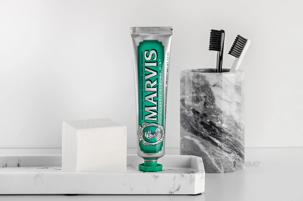 Marvis_Classic_Strong_Mint_Tandpasta,_85_ml..jpg